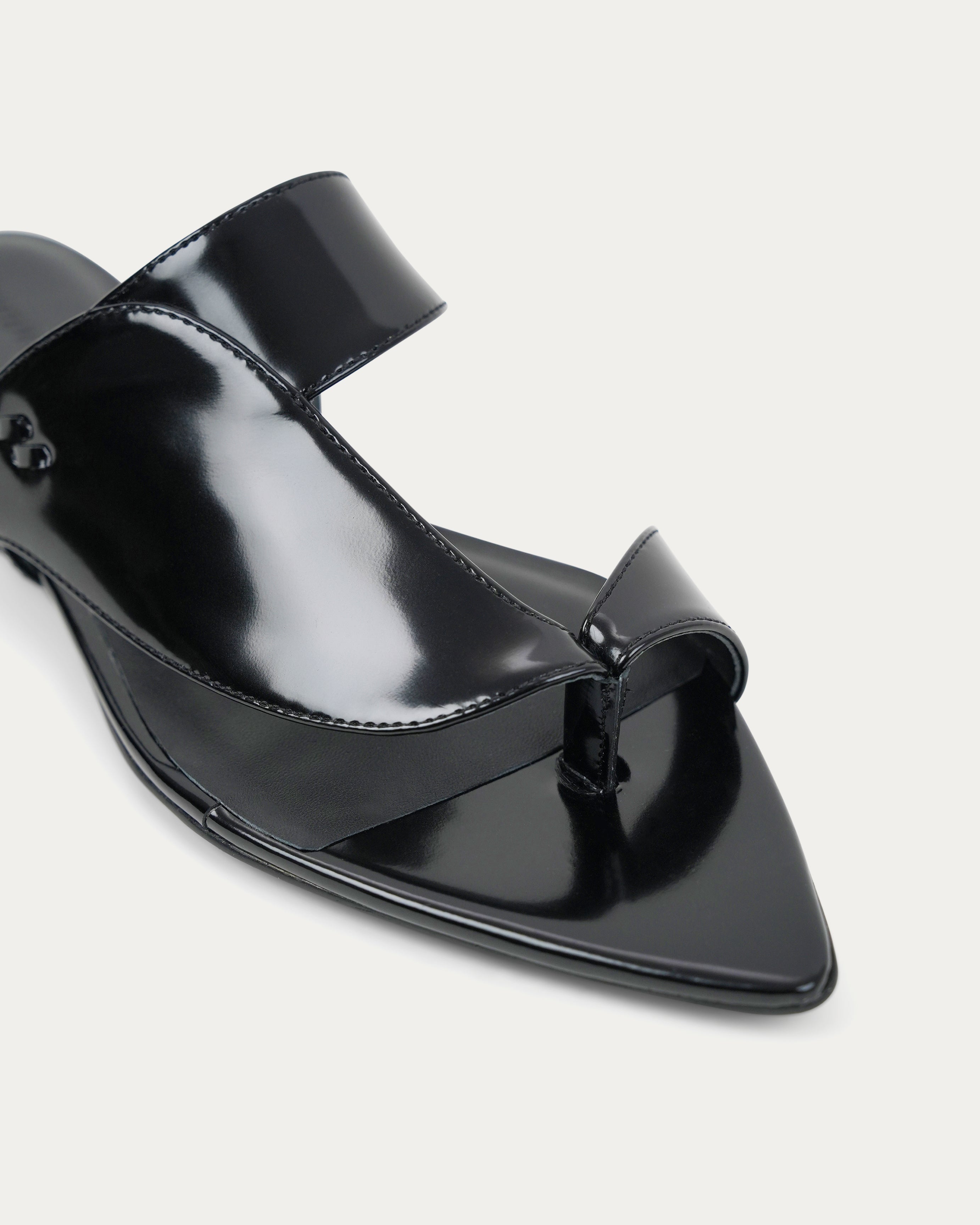 Slippers - THUNA