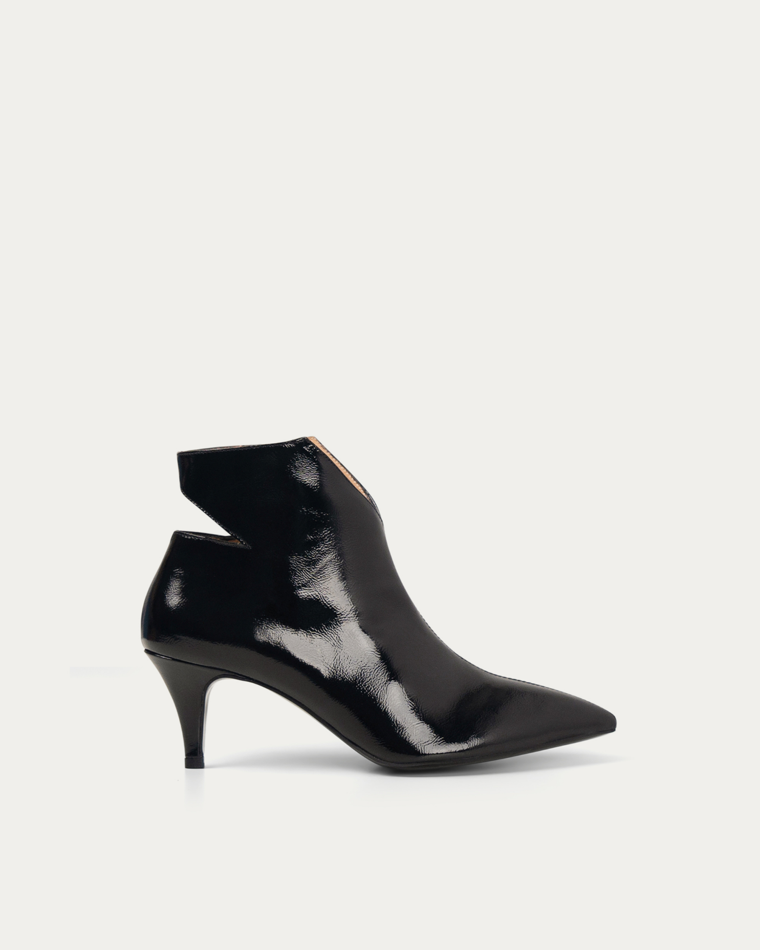 Aina black boot