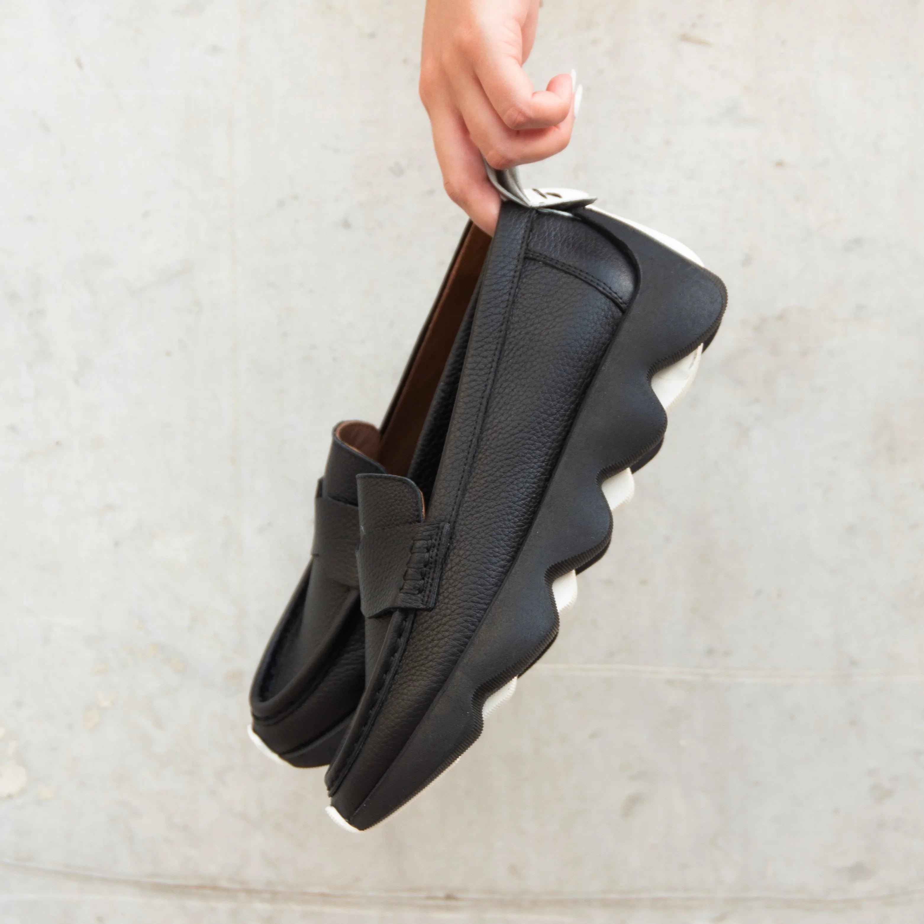 Dahlia black loafer - THUNA
