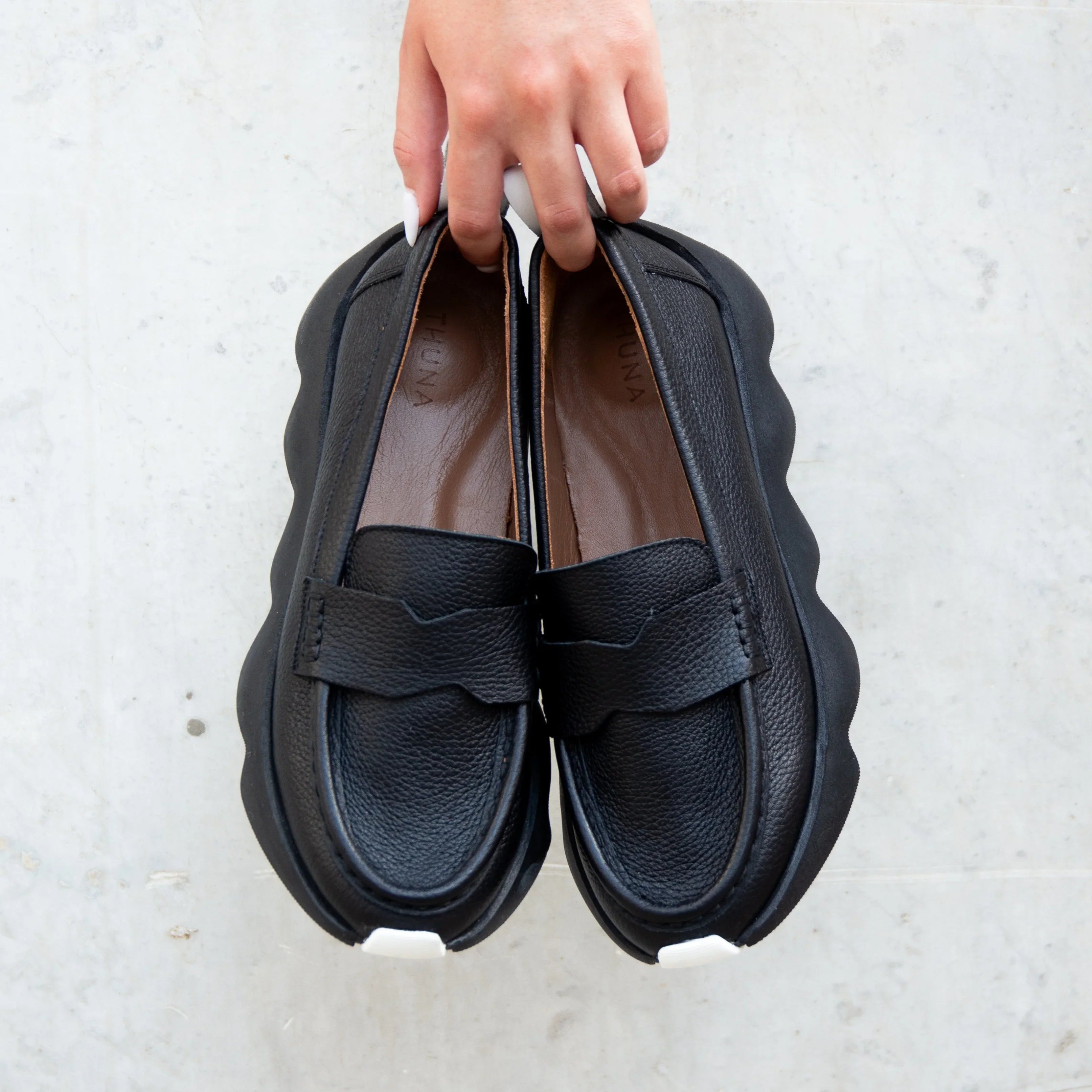Dahlia black loafer - THUNA