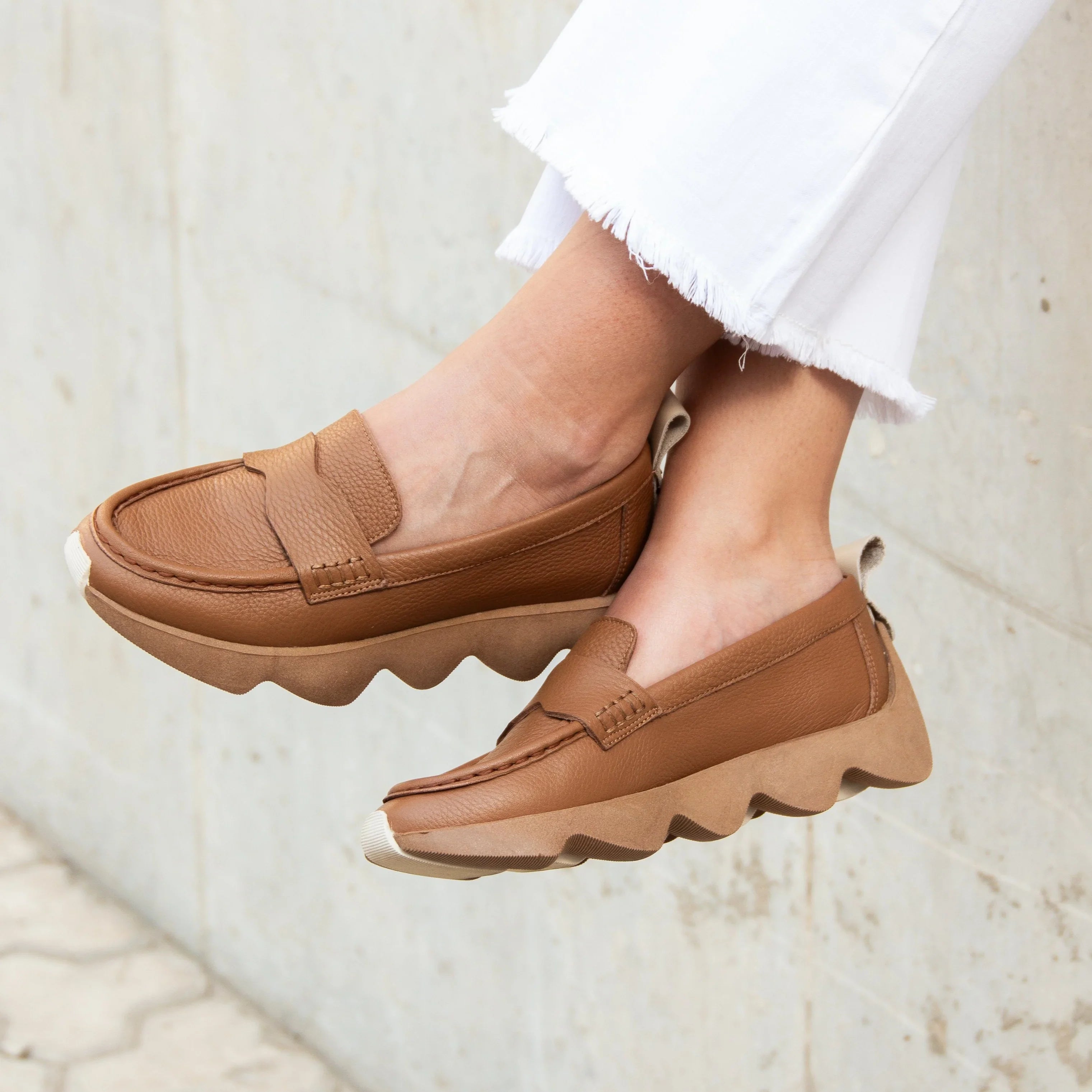Dahlia tan loafer - THUNA