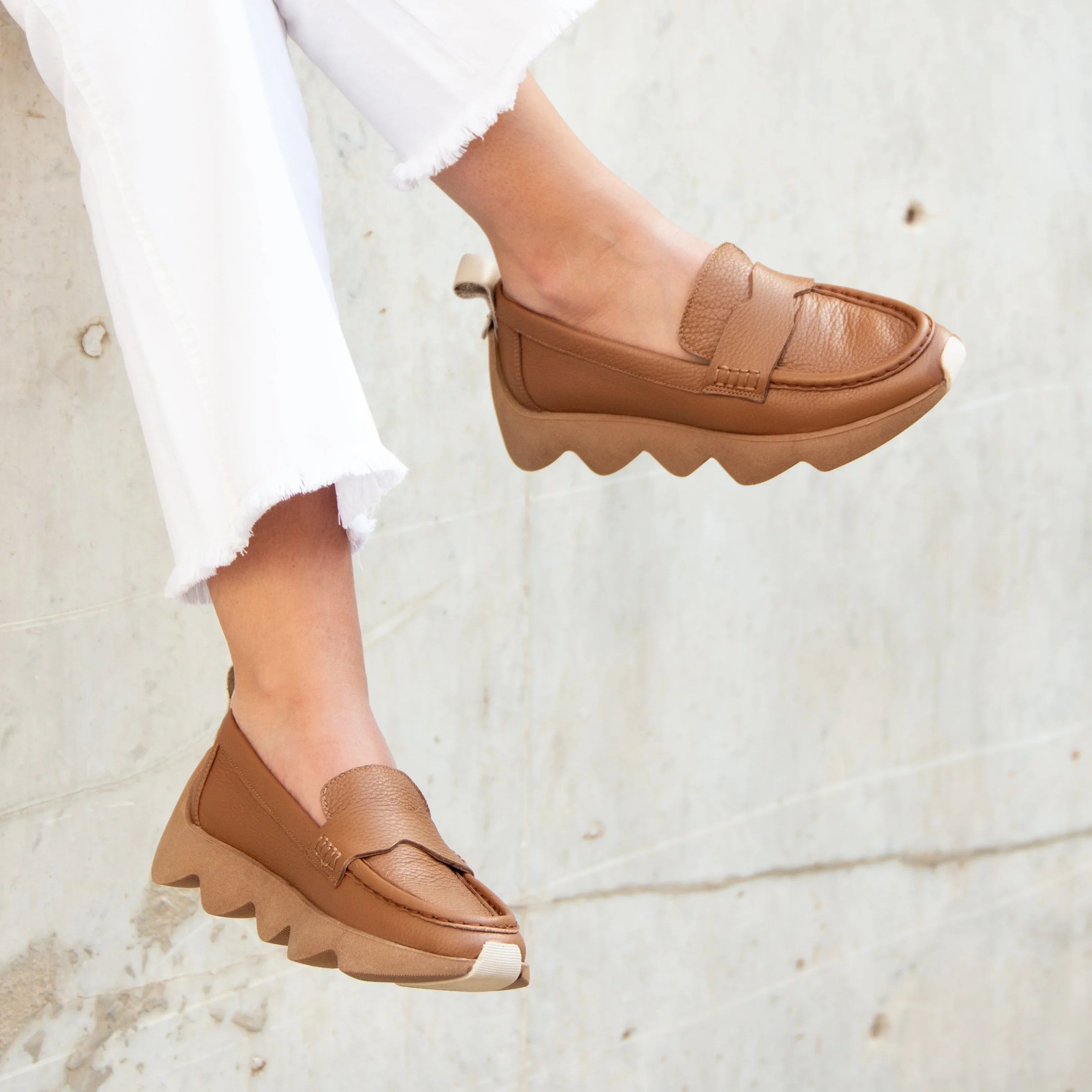 Dahlia tan loafer - THUNA