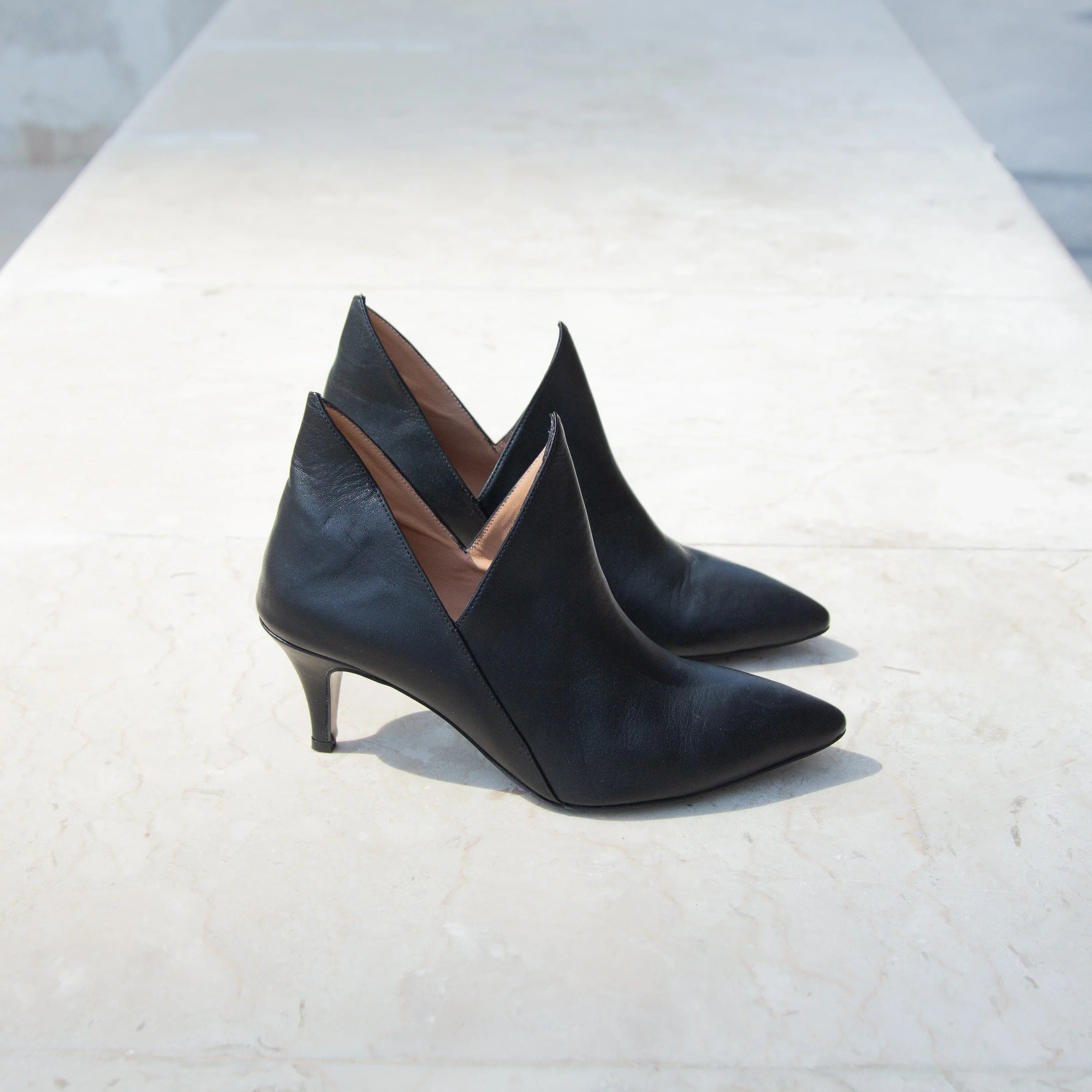 Elara black boot - THUNA