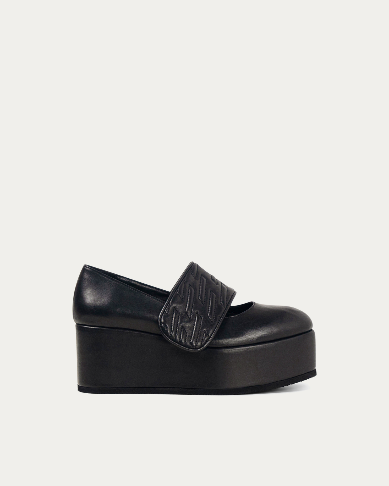 Nayla black platform
