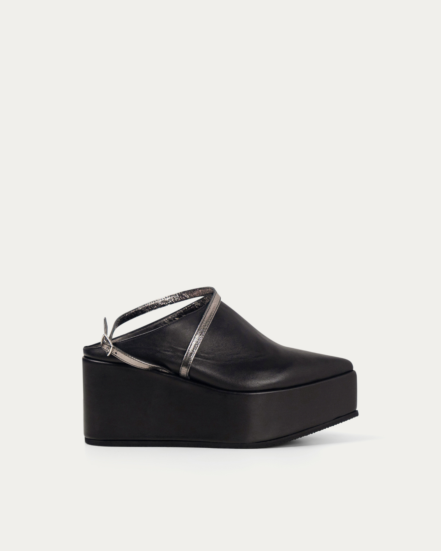 Nova black platform