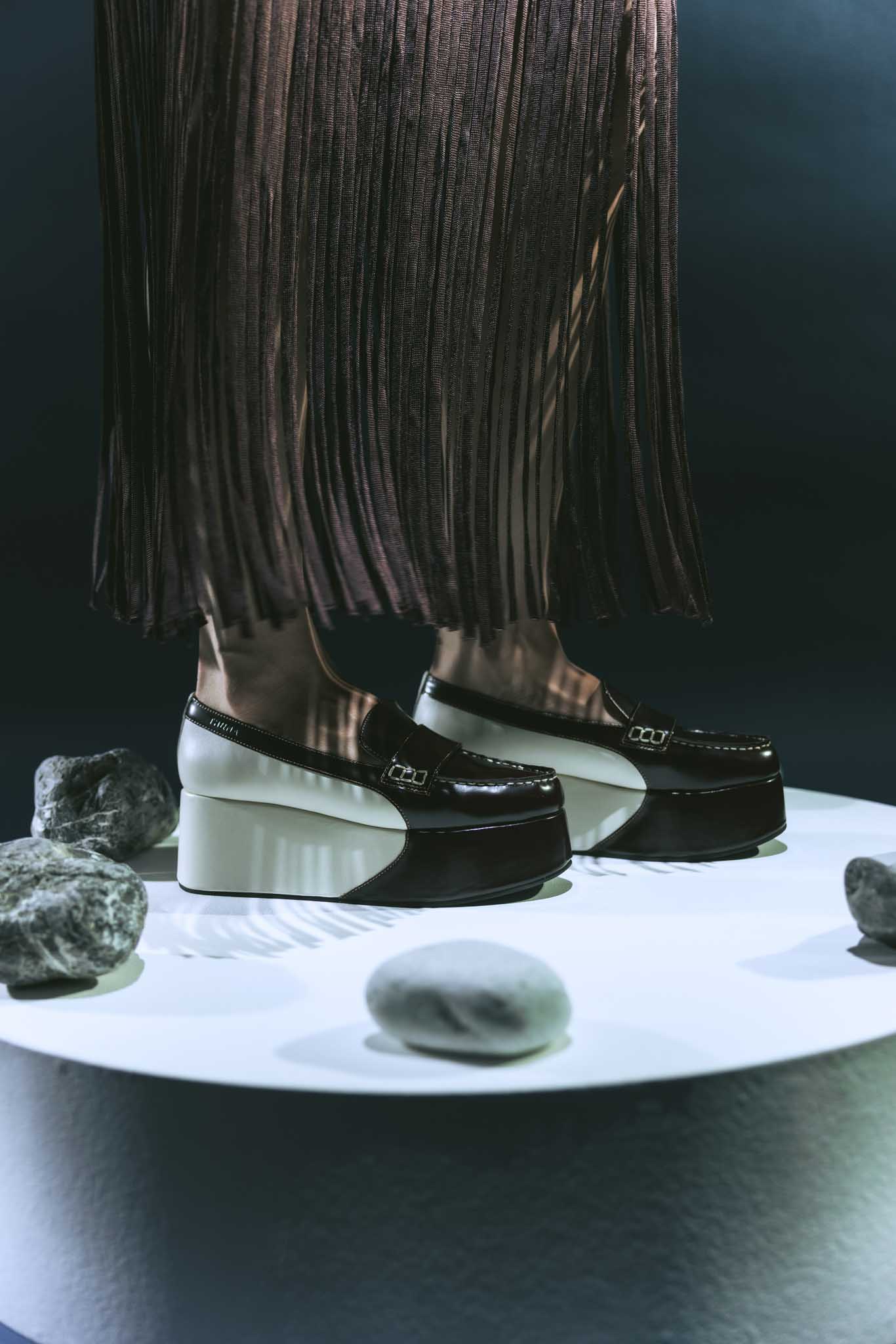 Brown and white wedge shoe  - Neve brown platform loafer - THUNA Kuwait - KSA 