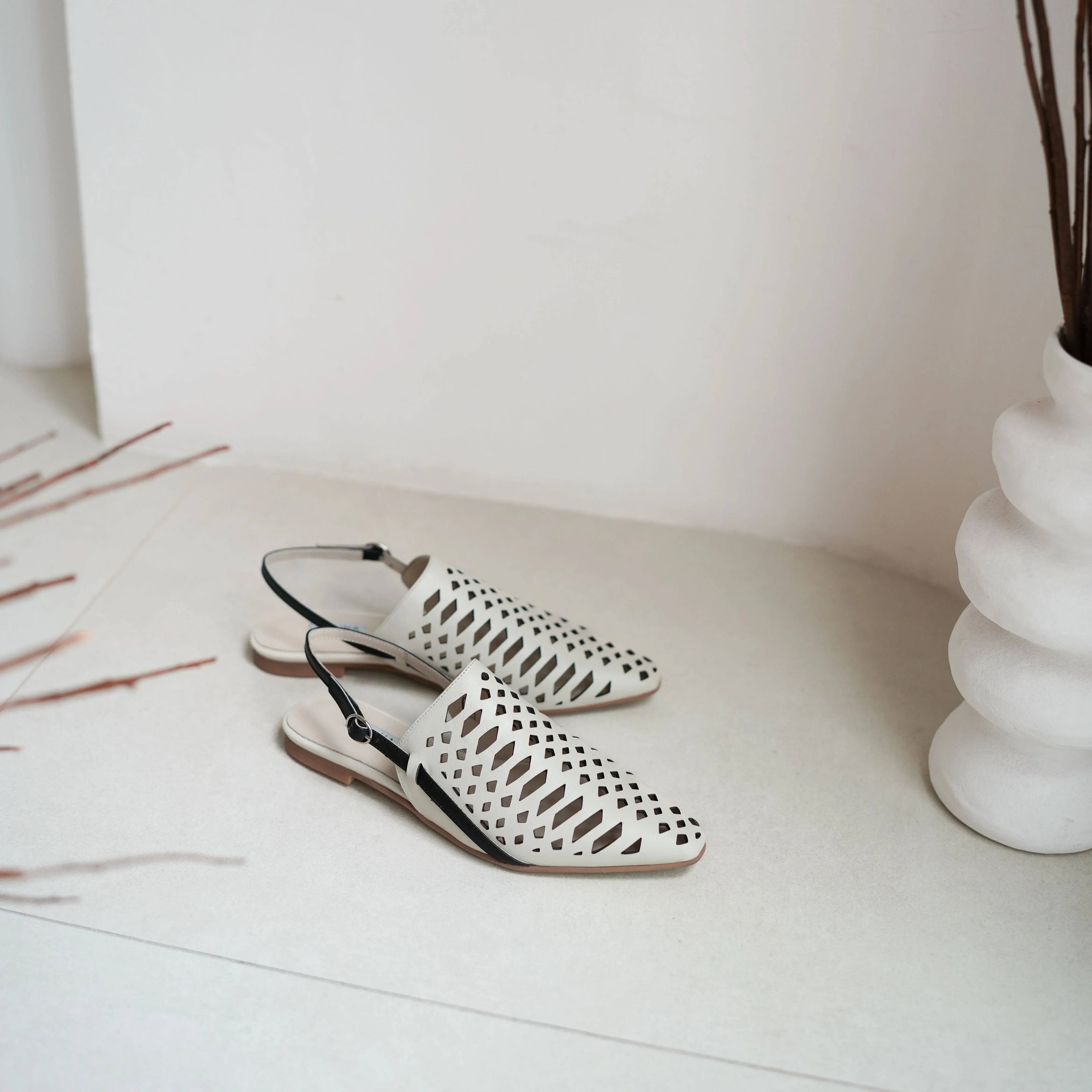 Shadan cream sandal - sandal - THUNA